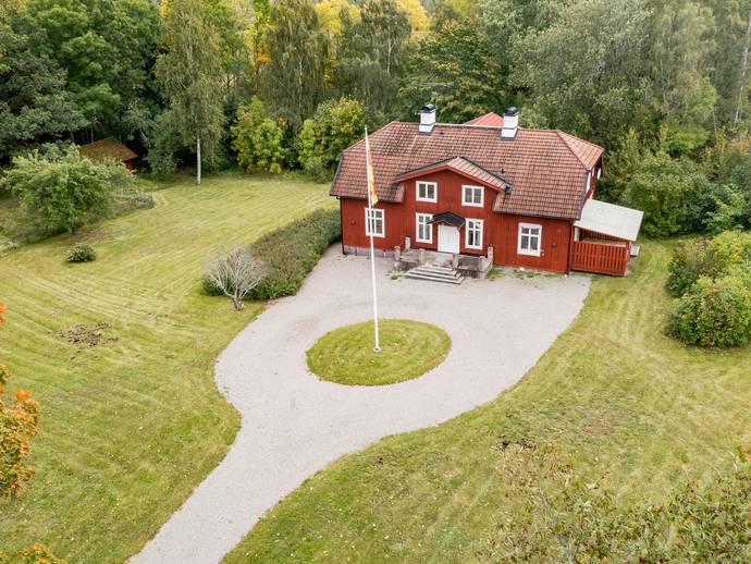 8 rok · 306 m² · Länna prästgård 1