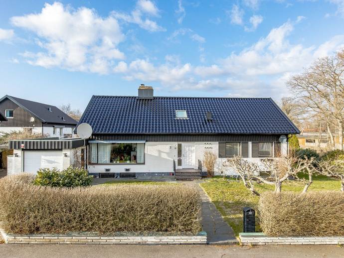 8 rok · 215 m² · Parkvägen 2