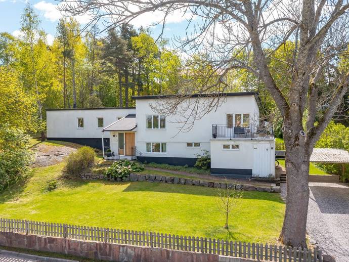 8 rok · 219 m² · Klockar Malms väg 6