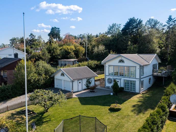 6 rok · 173 m² · Långkärrsvägen 72