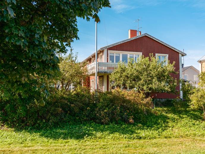 8 rok · 218 m² · Strandgatan 4