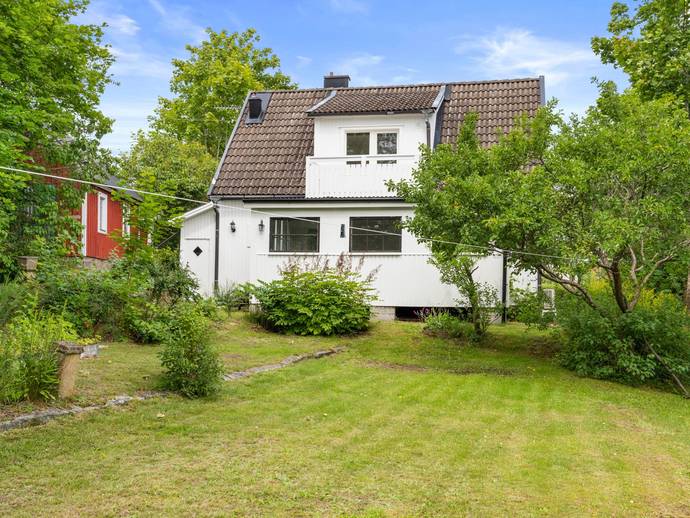 4 rok · 90 m² · Brommes väg 9
