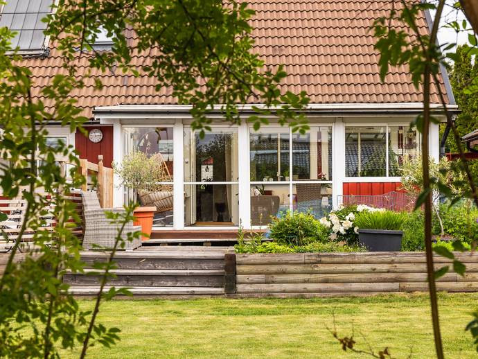6 rok · 153 m² · Hoppdansliden 8