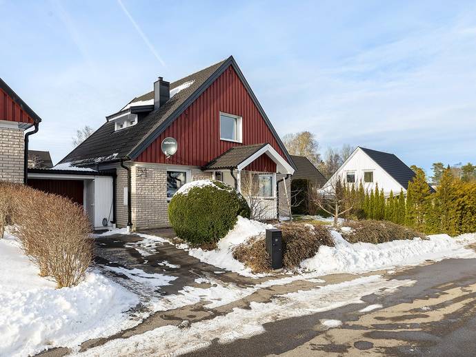 4 rok · 114 m² · Modhs väg 51