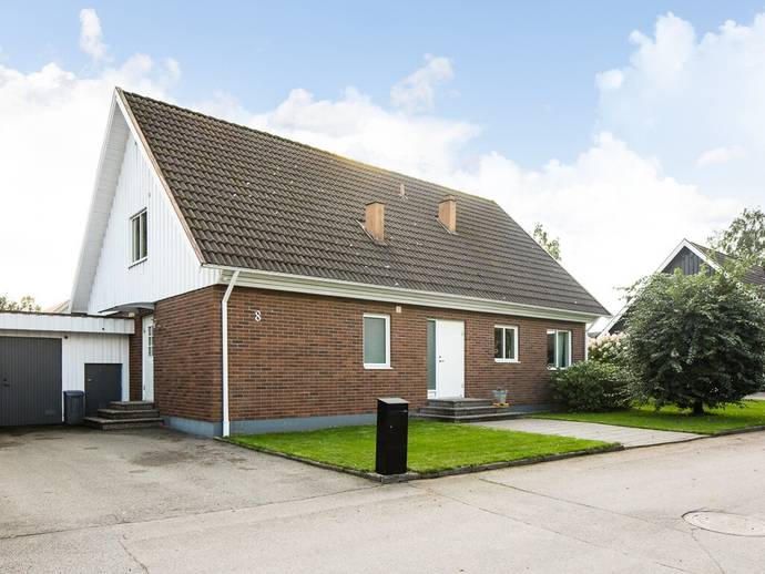 6 rok · 181 m² · Middagsvägen 8