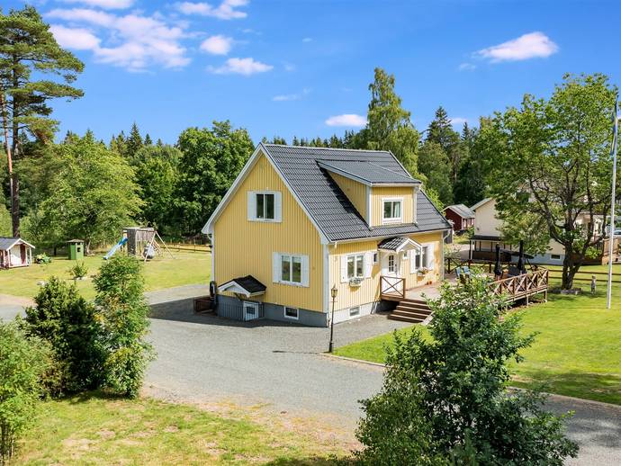 4 rok · 96 m² · Björkbacksvägen 3 & 1