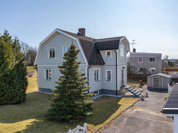 9 rok · 235 m² · Karlbergsvägen 21