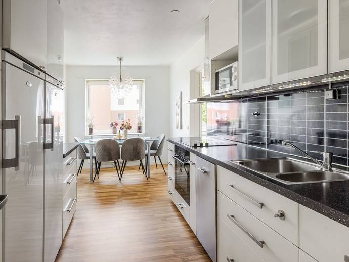 2 rok · 63 m² · Karl Hovbergsgatan 33A