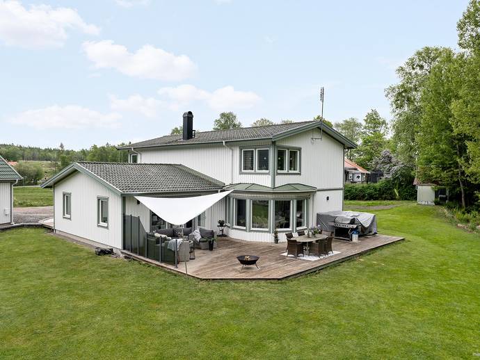 7 rok · 220 m² · Hallsbergsvägen 3