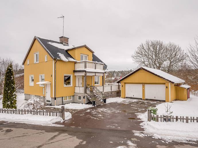 3 rok · 98 m² · Törnrosvägen 2
