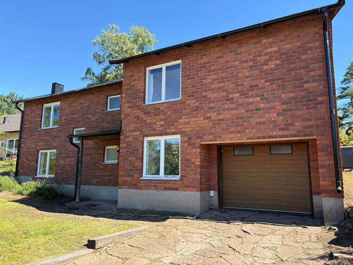 8 rok · 164 m² · Backslingan 18