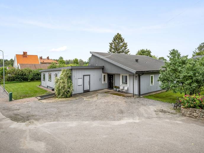 8 rok · 220 m² · Dalvägen 3