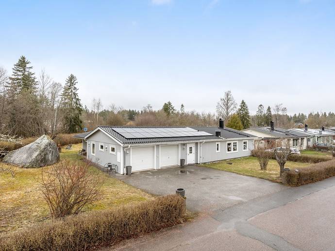 7 rok · 183 m² · Mänstavägen 104