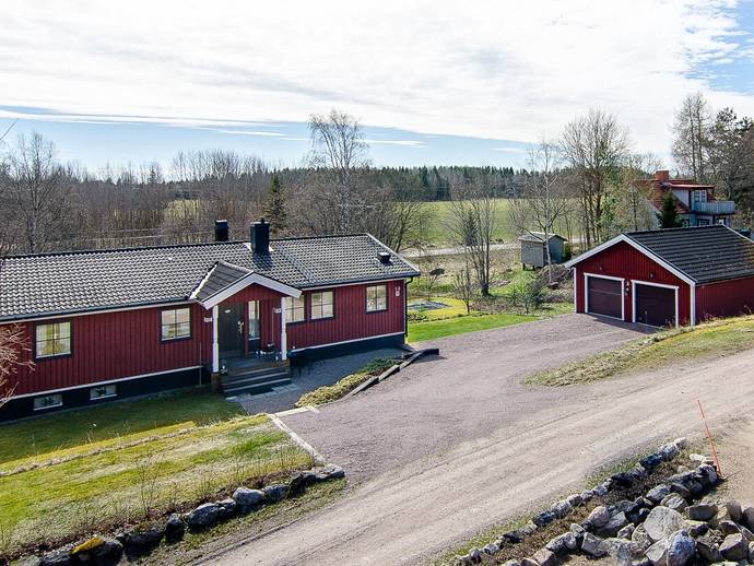 7 rok · 179 m² · Övre Backbergsvägen 12