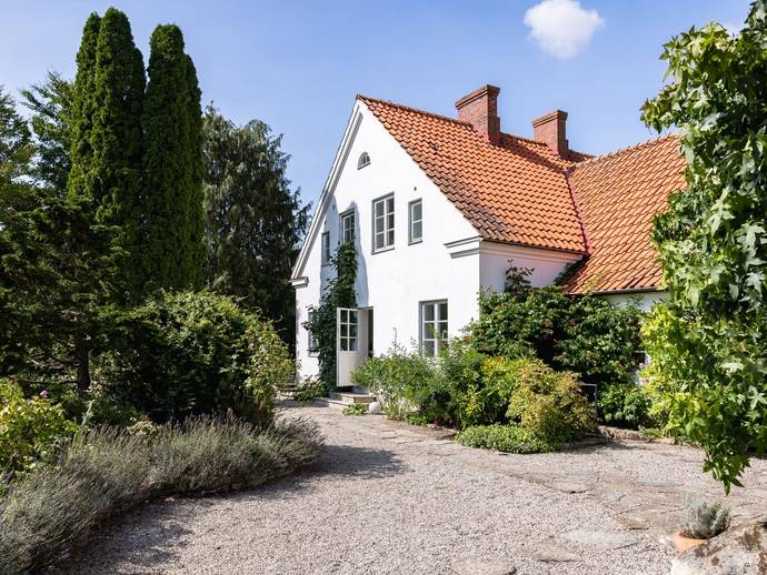 9 rok · 256 m² · Hässleberga 641