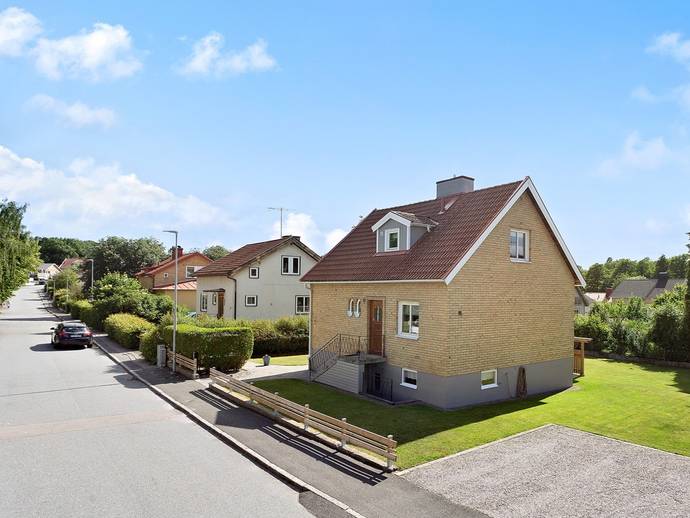 6 rok · 105 m² · Krooks väg 15