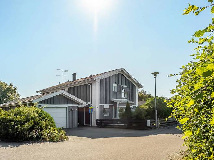 6 rok · 195 m² · Kullaviks Ängsväg 2C