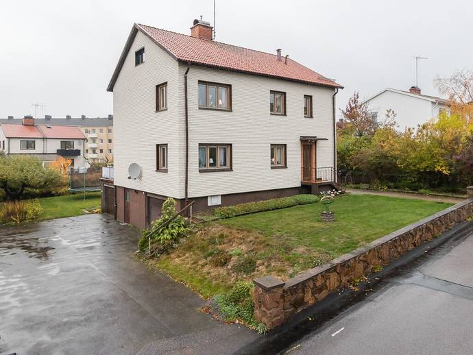 8 rok · 160 m² · Valhallagatan 3