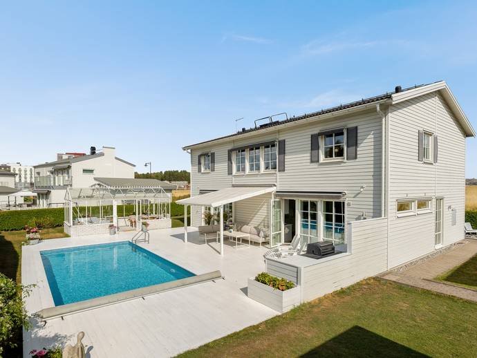 8 rok · 222 m² · Diakonvägen 10