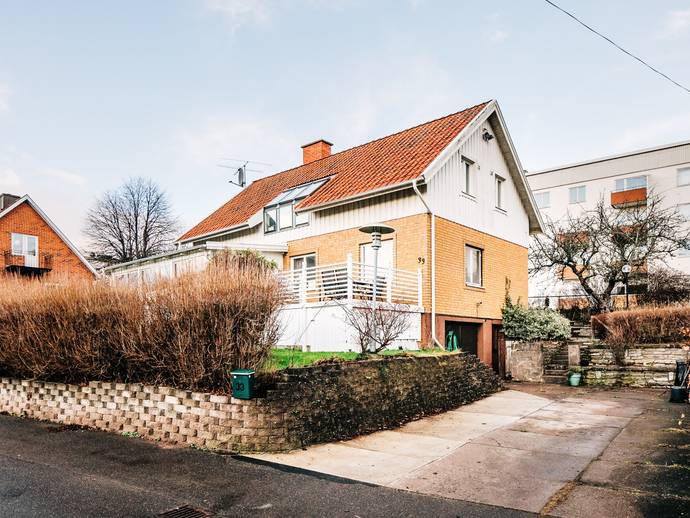 6 rok · 127 m² · Levins väg 33