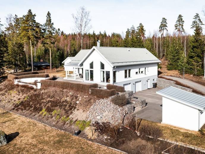 6 rok · 211 m² · Furustrand 25