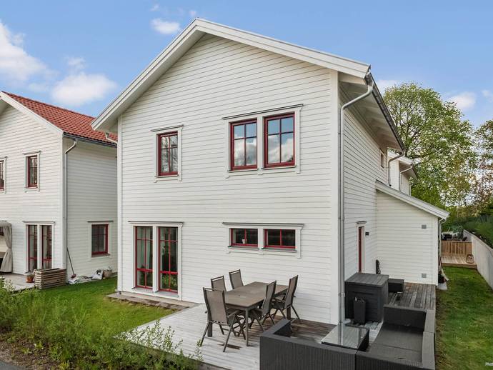 4 rok · 105 m² · Thyra Uhlins Väg 17