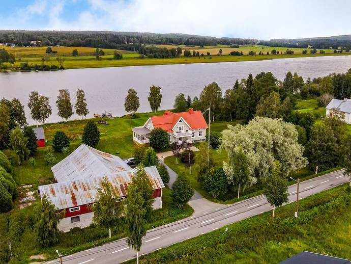 8 rok · 340 m² · Brån 91