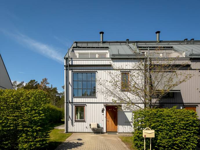 6 rok · 130 m² · Ängsblomsvägen 8