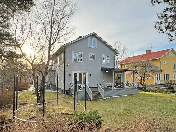 8 rok · 262 m² · Brötvägen 40
