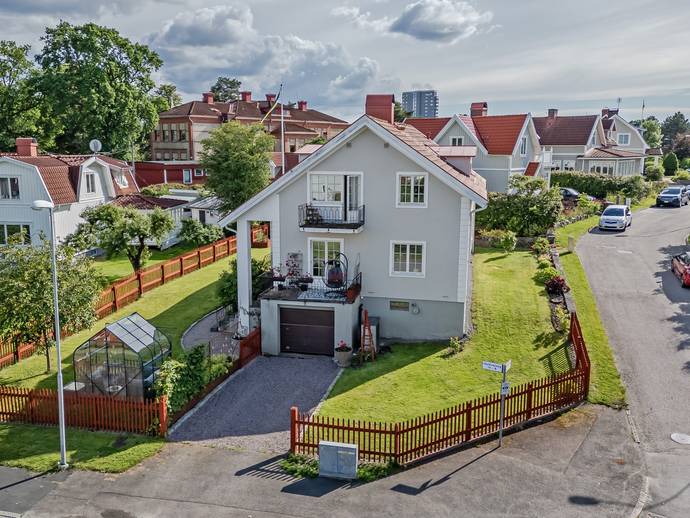 9 rok · 214 m² · Tomteliden 14