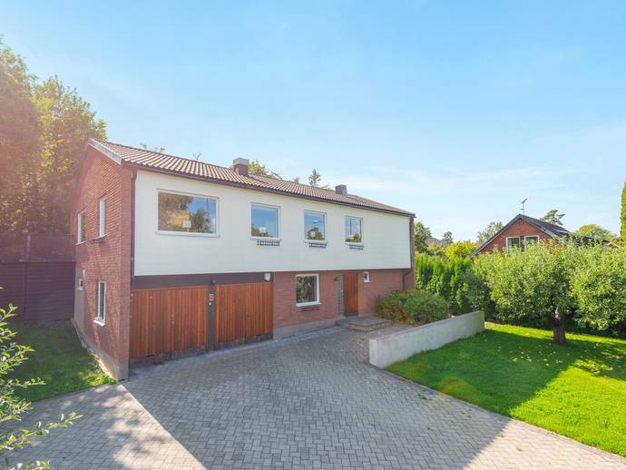 6 rok · 203 m² · Loviselundsvägen 97A