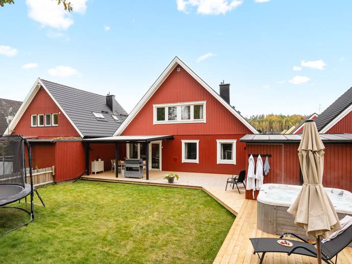 8 rok · 154 m² · Spettvägen 6