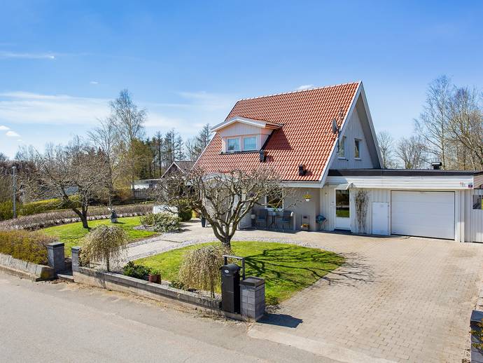 5 rok · 106 m² · Hallarsvägen 11