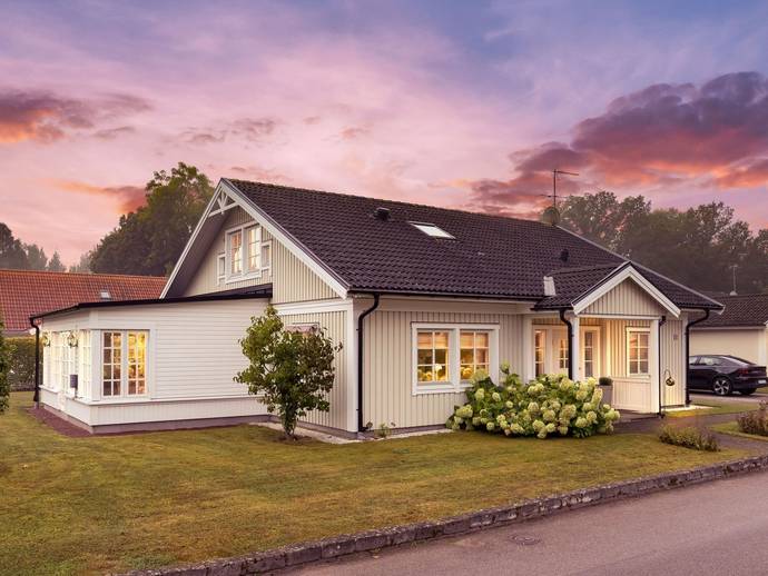 8 rok · 195 m² · Lispundsvägen 11