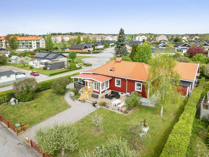 8 rok · 126 m² · Wahrendorffs väg 9