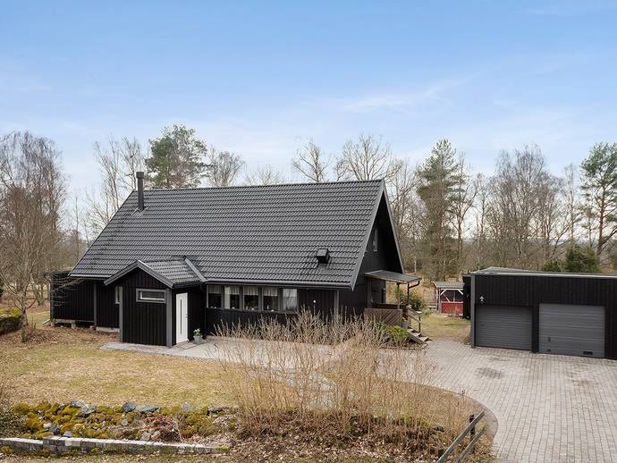 6 rok · 156 m² · Höga Nöjets väg 12