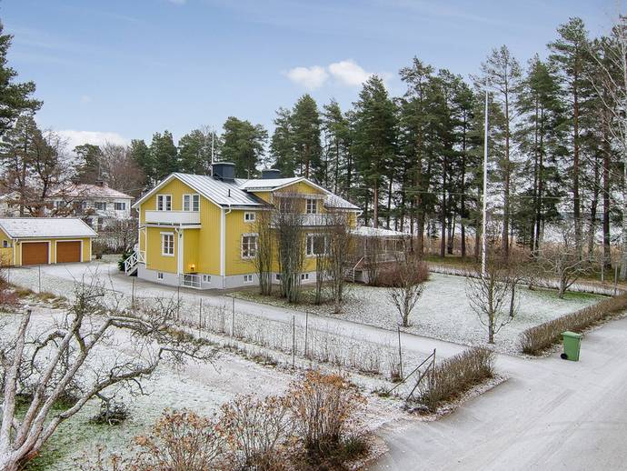 8 rok · 310 m² · Strandvägen 20
