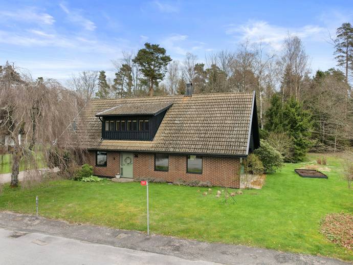 8 rok · 185 m² · Hultahusvägen 36