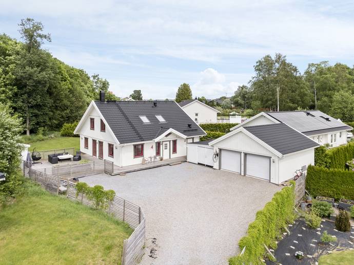 186 m² · Hallonstigen 4
