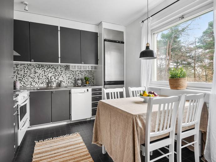 1 rok · 38 m² · Molkomsbacken 15
