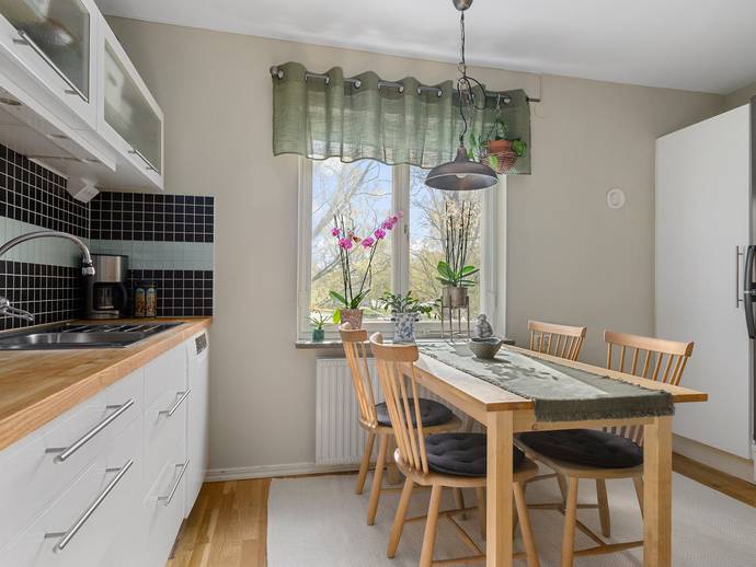 4 rok · 77 m² · Malmköpingsvägen 36, 2tr