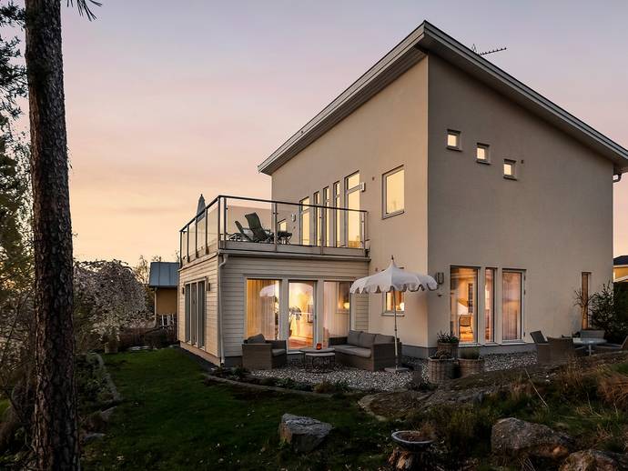 6 rok · 173 m² · Vaktelvägen 15