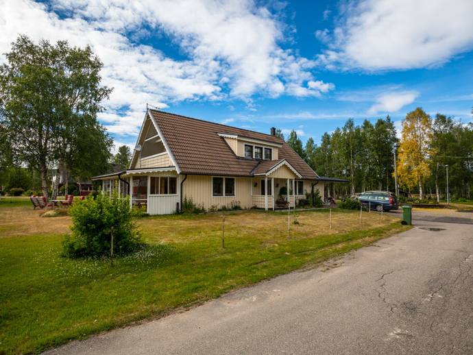 7 rok · 167 m² · Enfasts väg 9
