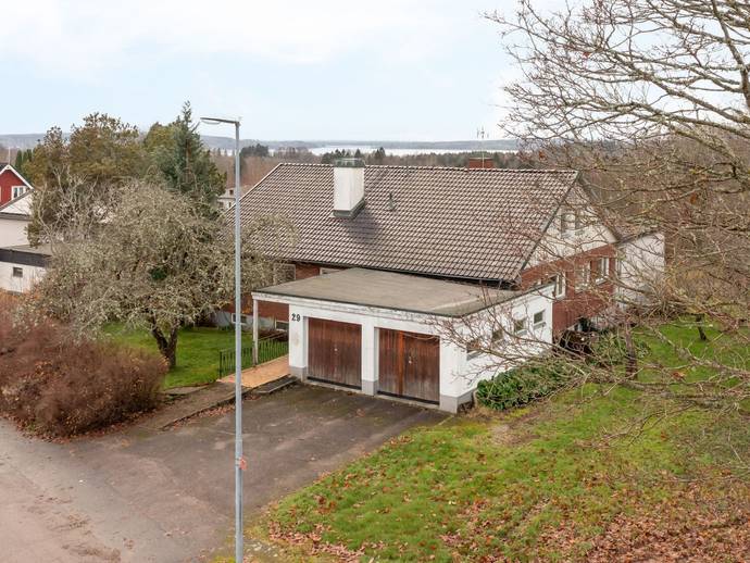 8 rok · 307 m² · Hyttfallsvägen 29