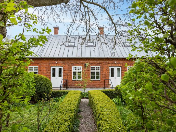 7 rok · 241 m² · Vallby kyrkväg 28