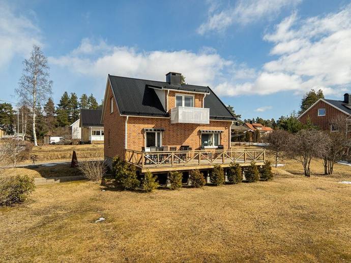 105 m² · Flottaregatan 9
