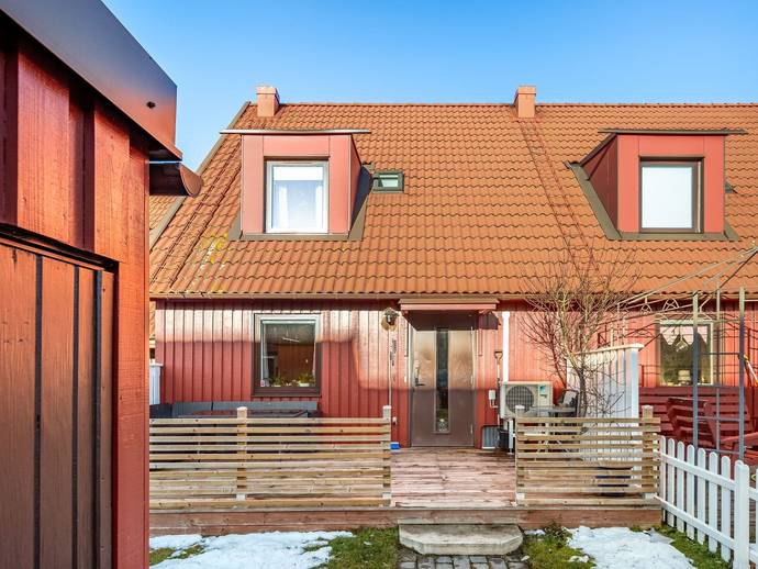 4 rok · 99 m² · Fogdegårdsvägen 44