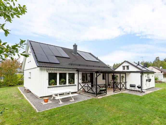 6 rok · 147 m² · Blåbärsvägen 7