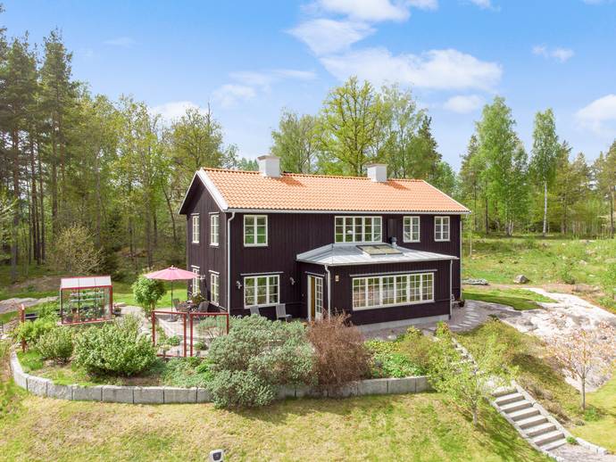 6 rok · 176 m² · Källarbacken 7