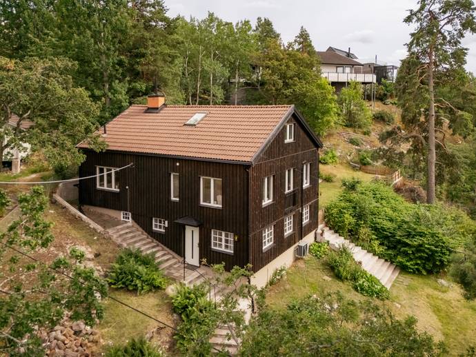 4 rok · 139 m² · Hugins väg 4